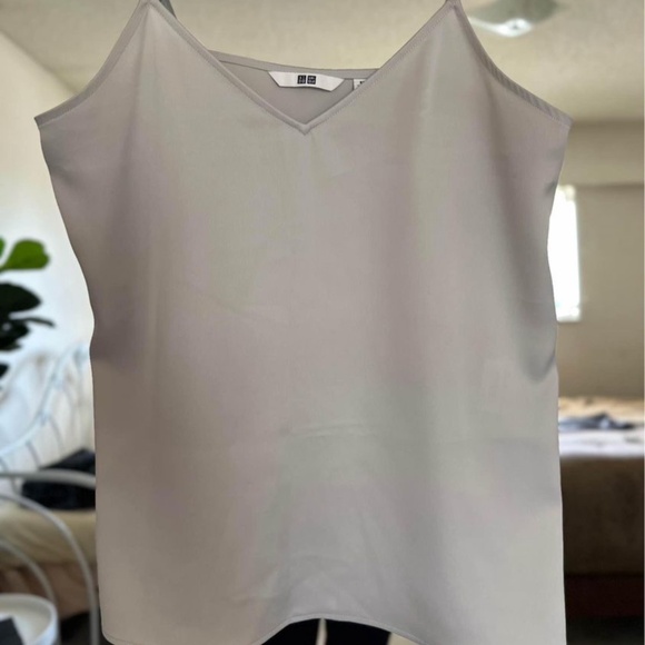 UNIQLO Set of SATIN DRAPE STRAIGHT PANTS and CAMISOLES - Picture 7 of 8